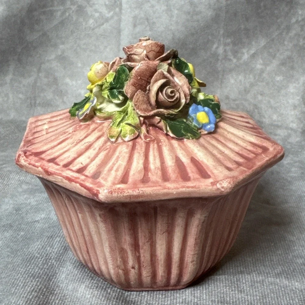 VINTAGE Capodimonte Cupcake Trinket Box Ring Dish Italy Pink Floral topper VGUC!